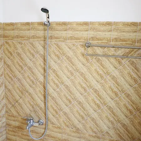 Airbase 게스트하우스