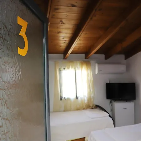 Airbase 게스트하우스 *