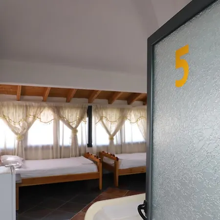 Airbase 게스트하우스